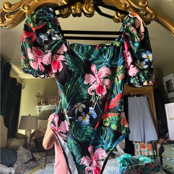 Floral Puff Sleeve Swimsuit - Picture 3 of 9